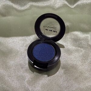 MAC Cosmetics_NAUTICAL NAVY EYE SHADOW